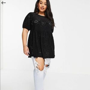 NWOT - Puff sleeves broderie black blouse